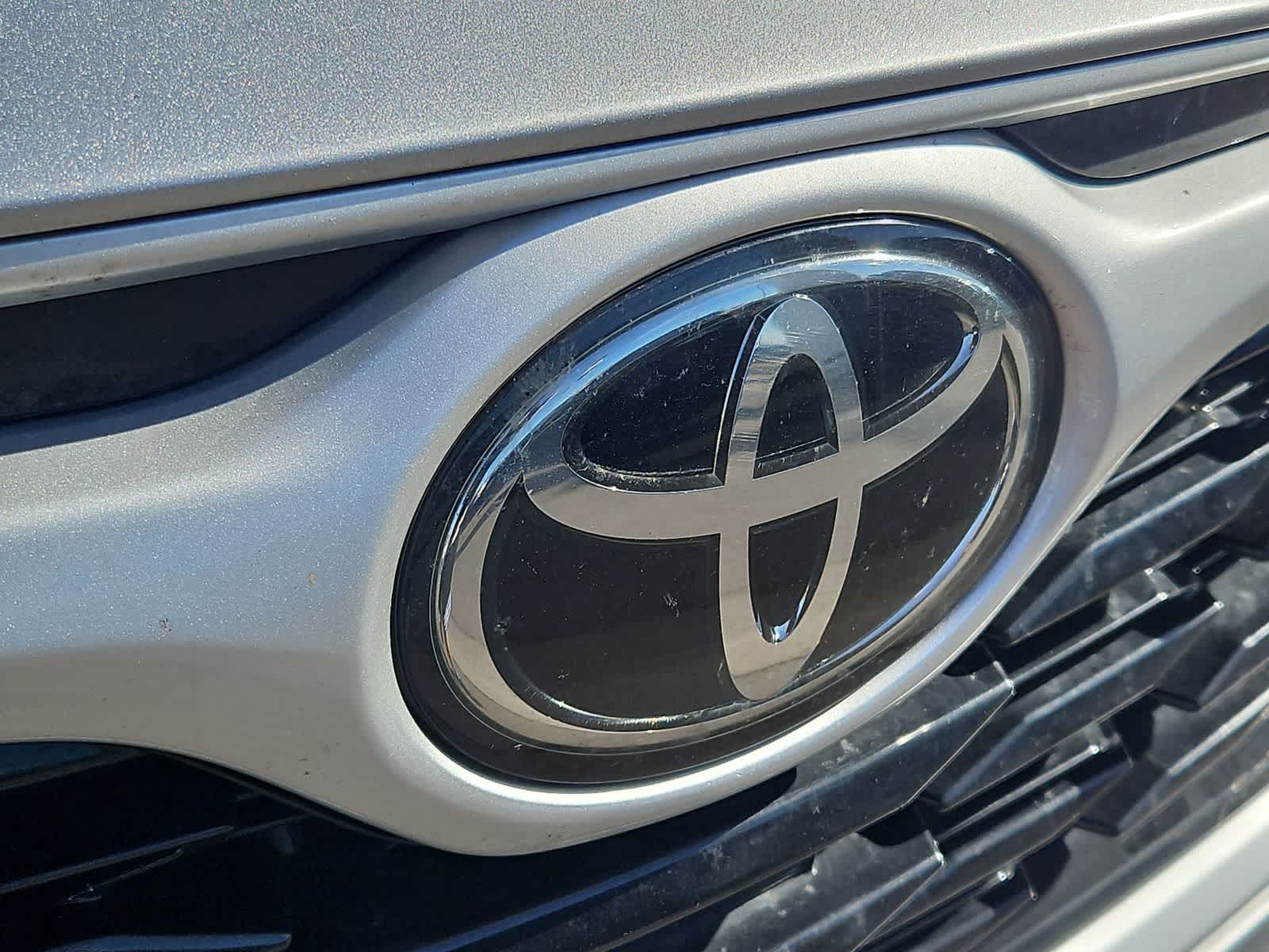 Thumbnail: 2023 Toyota Highlander - 12