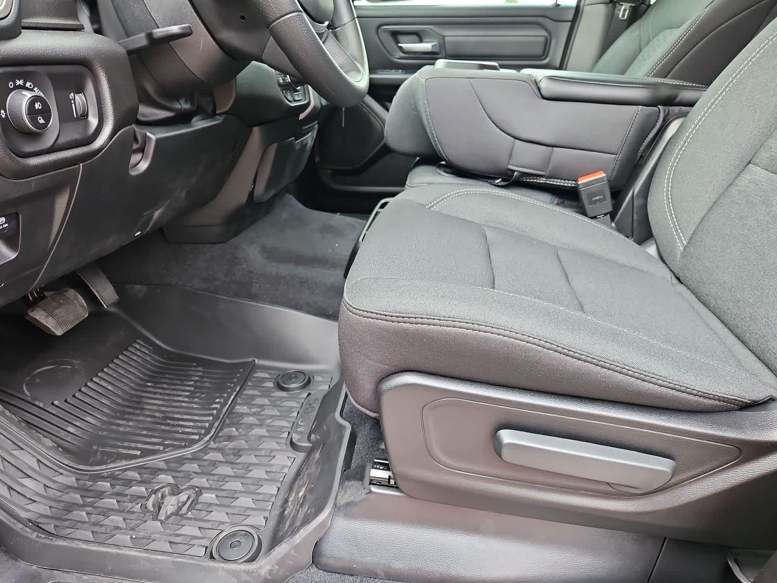 Thumbnail: 2026 RAM 1500 - 17