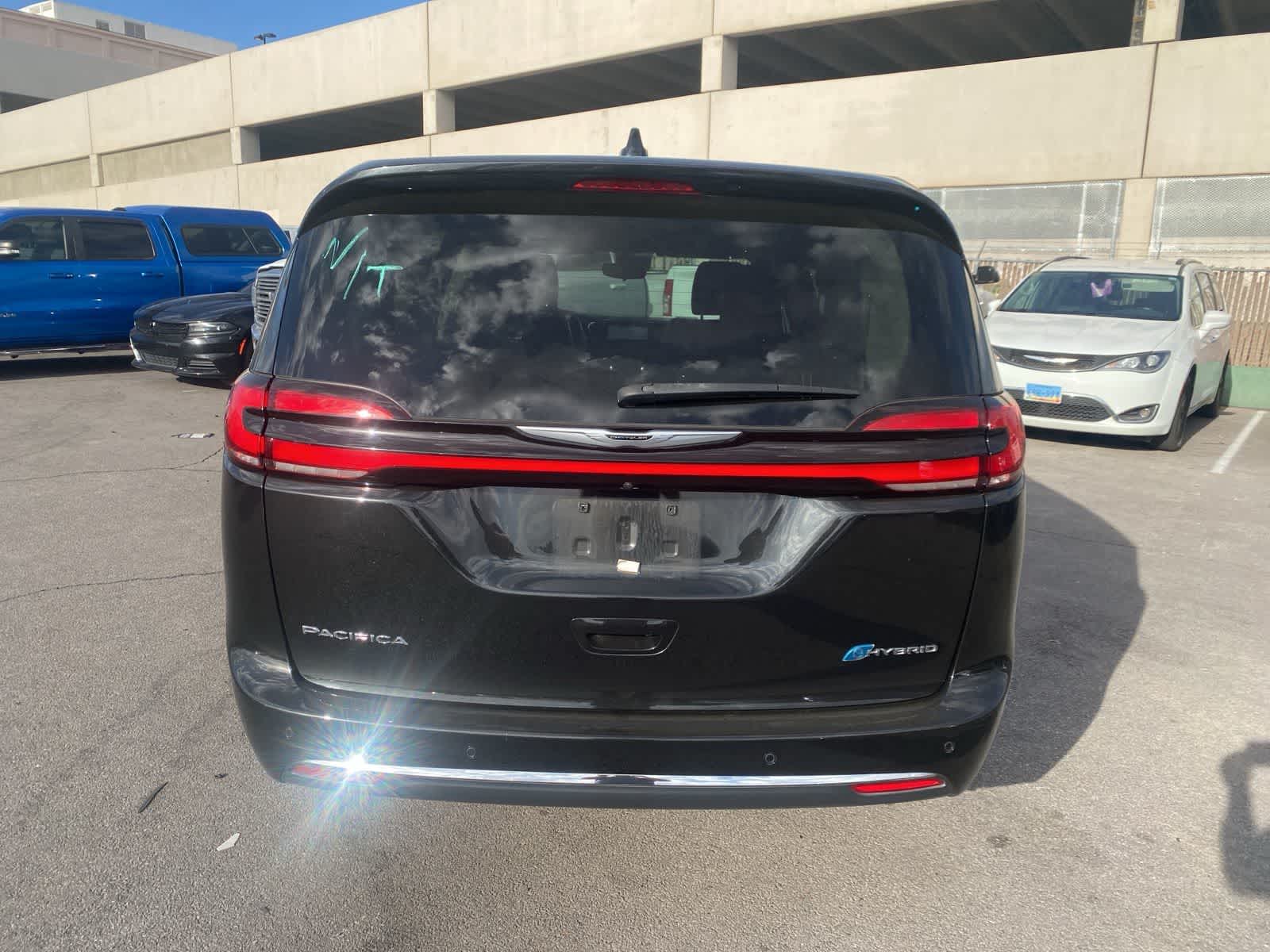 Thumbnail: 2023 Chrysler Pacifica - 7