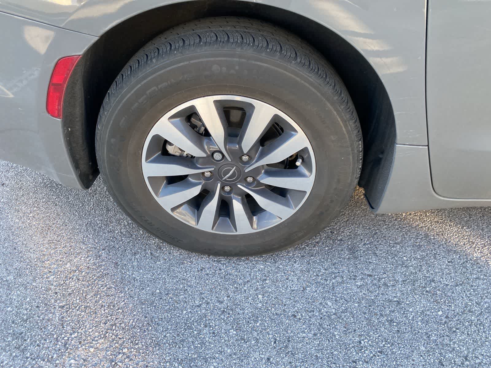 Thumbnail: 2021 Chrysler Pacifica - 6