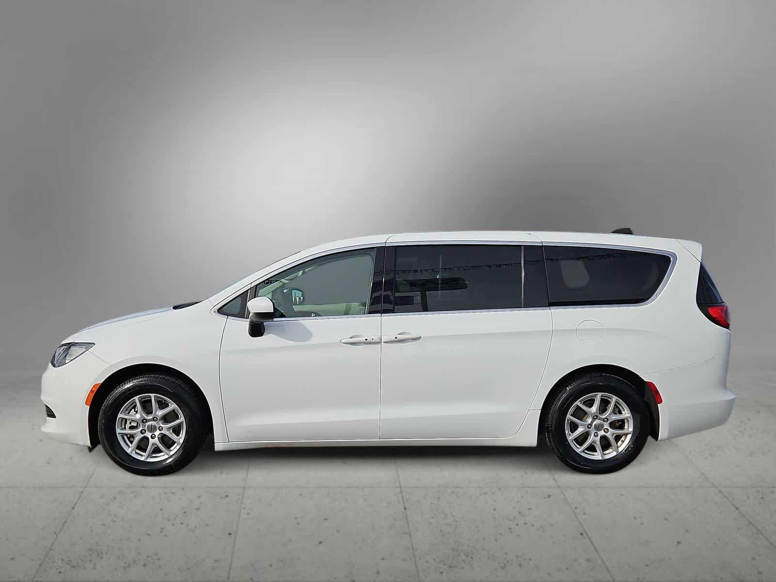 Thumbnail: 2023 Chrysler Voyager - 6