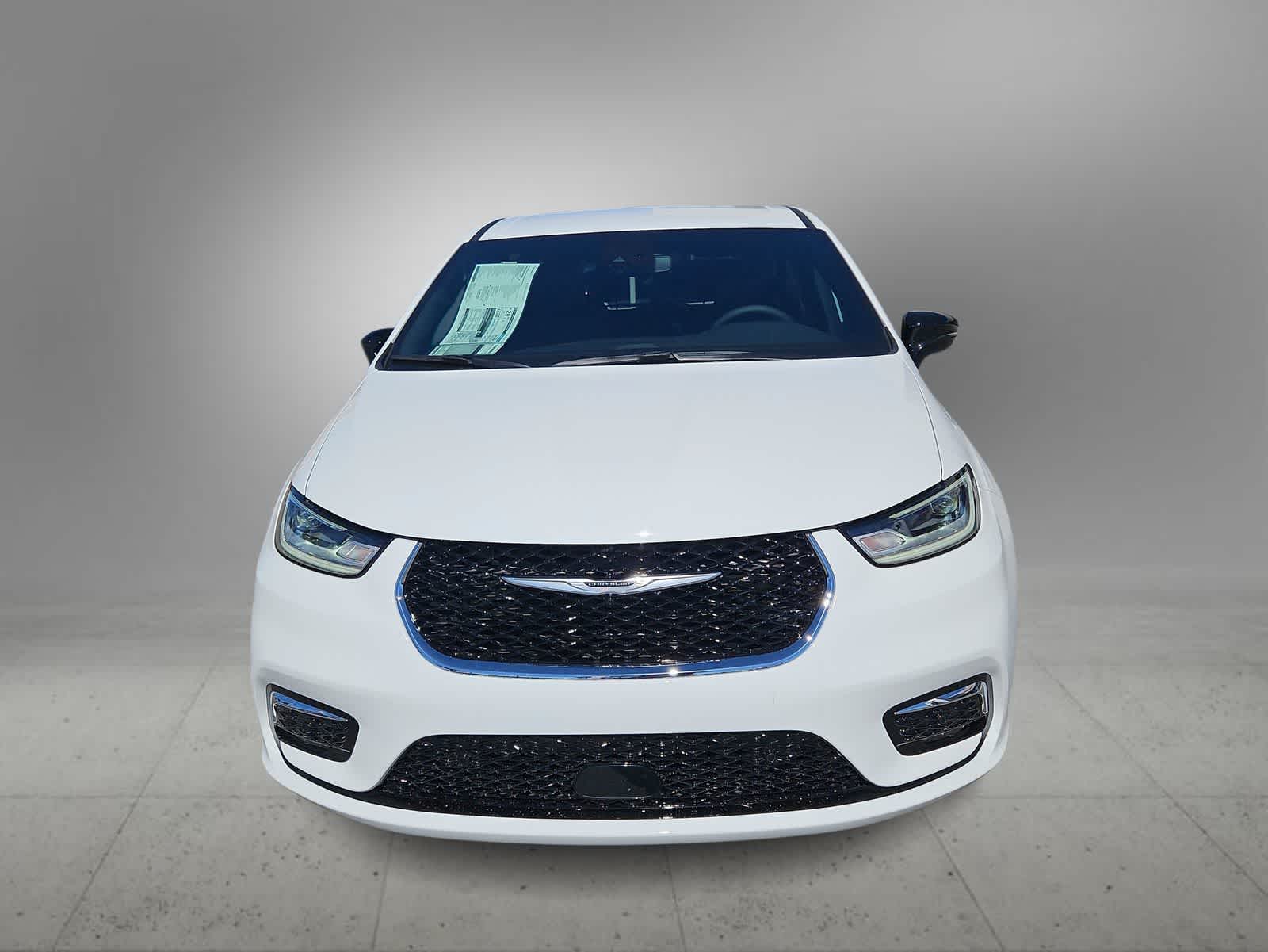 Thumbnail: 2026 Chrysler Pacifica - 3