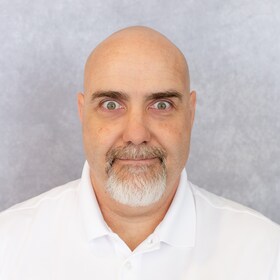 Staff member John Kasimoff from ID_07bbbc83ebb8