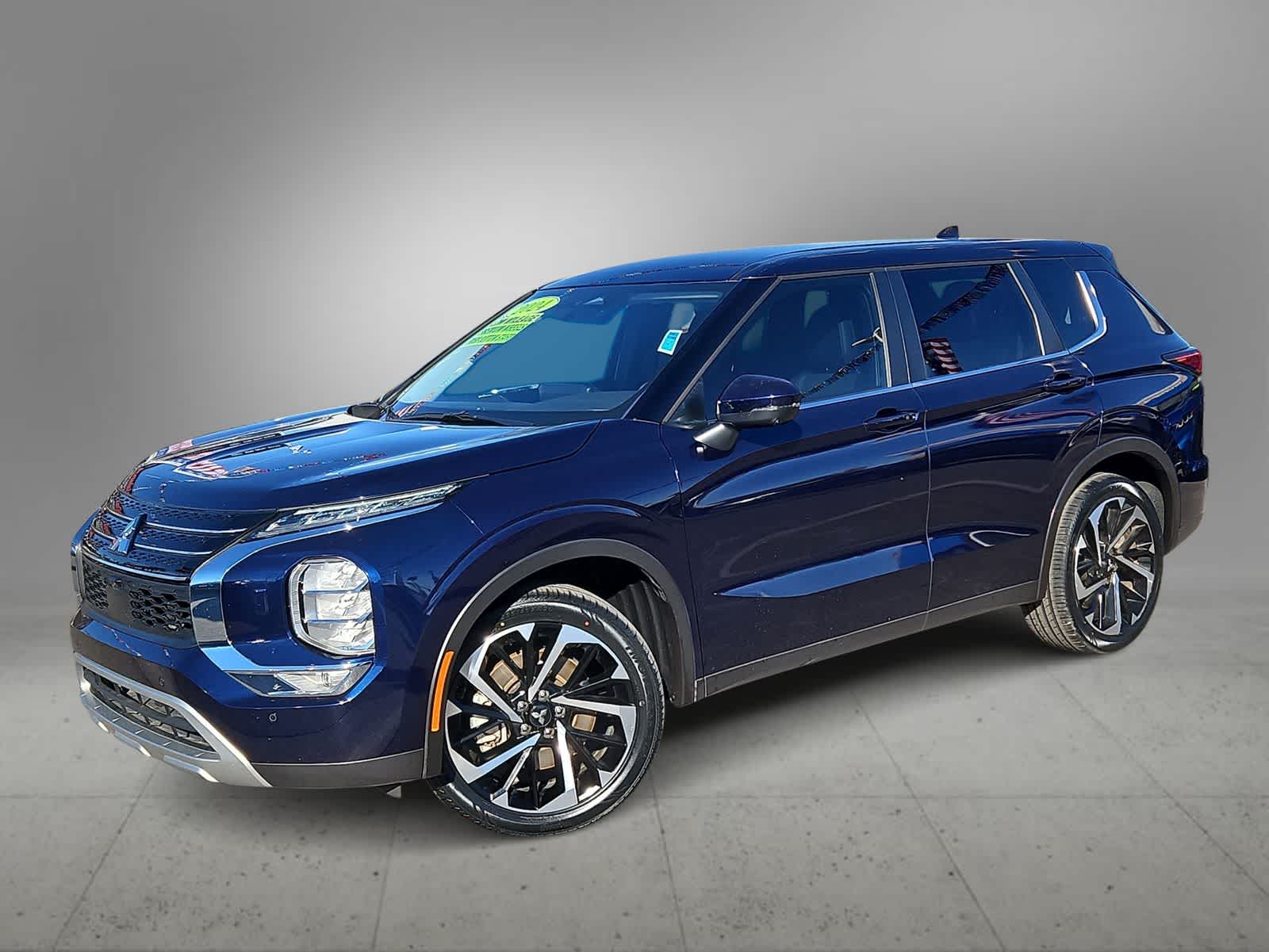 2024 Mitsubishi Outlander SE's photo