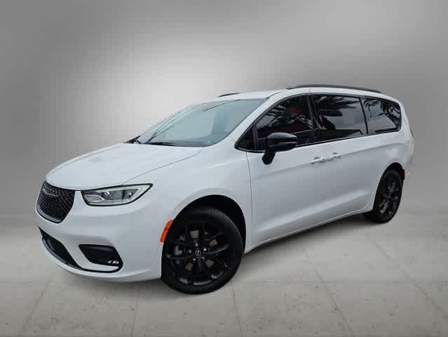 2026 Chrysler Pacifica Select AWD's photo