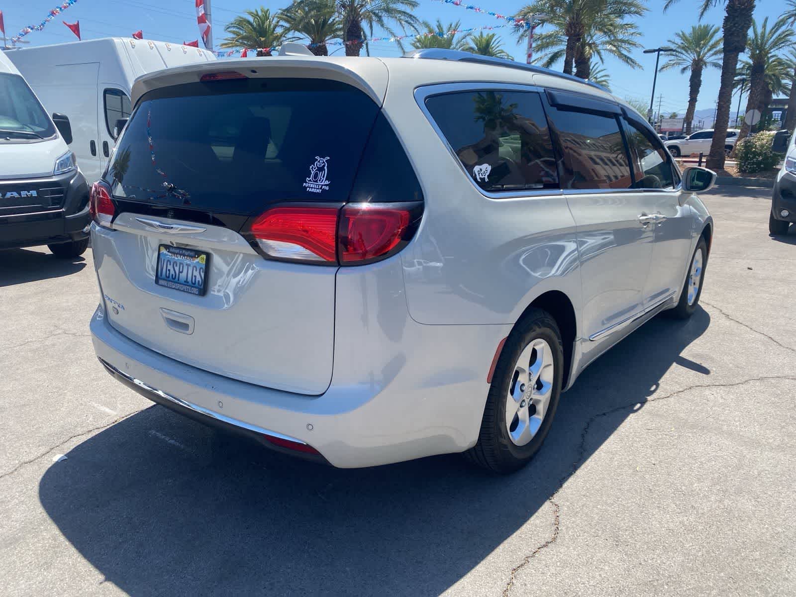 2017 Chrysler Pacifica  6