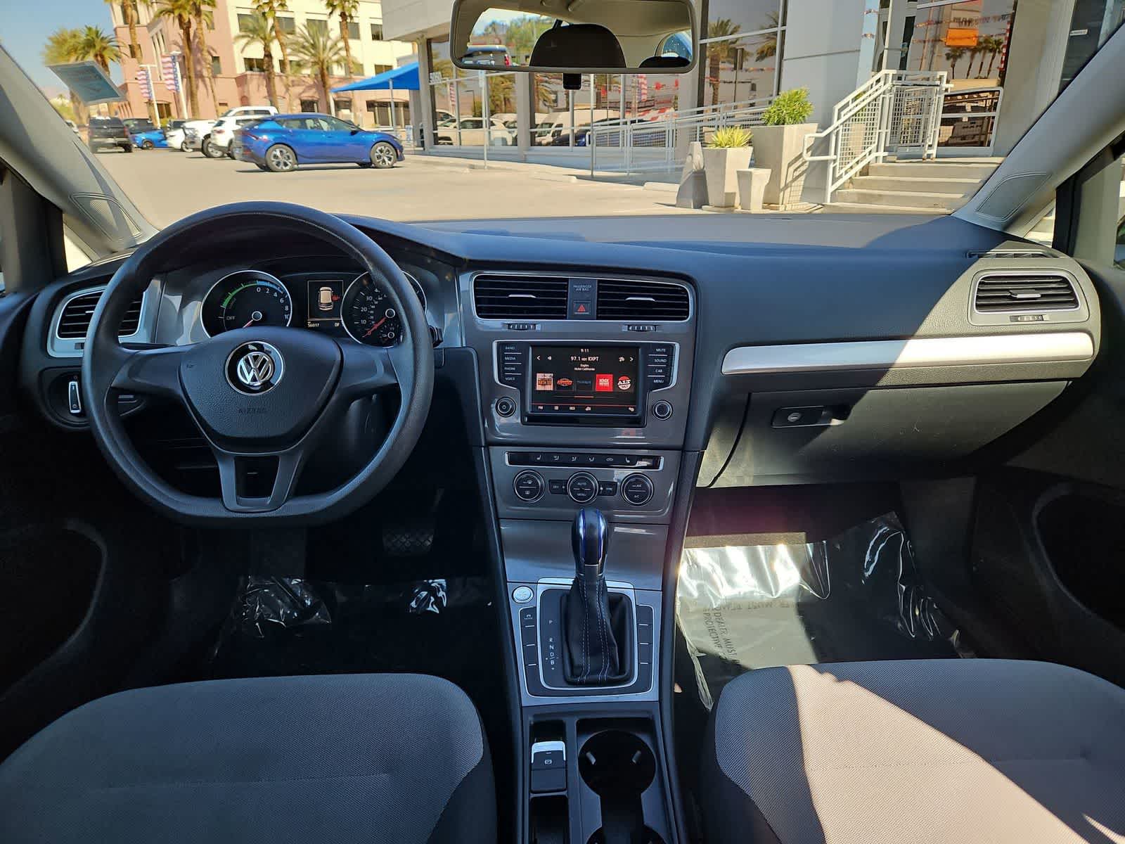 Thumbnail: 2016 Volkswagen e-Golf - 14