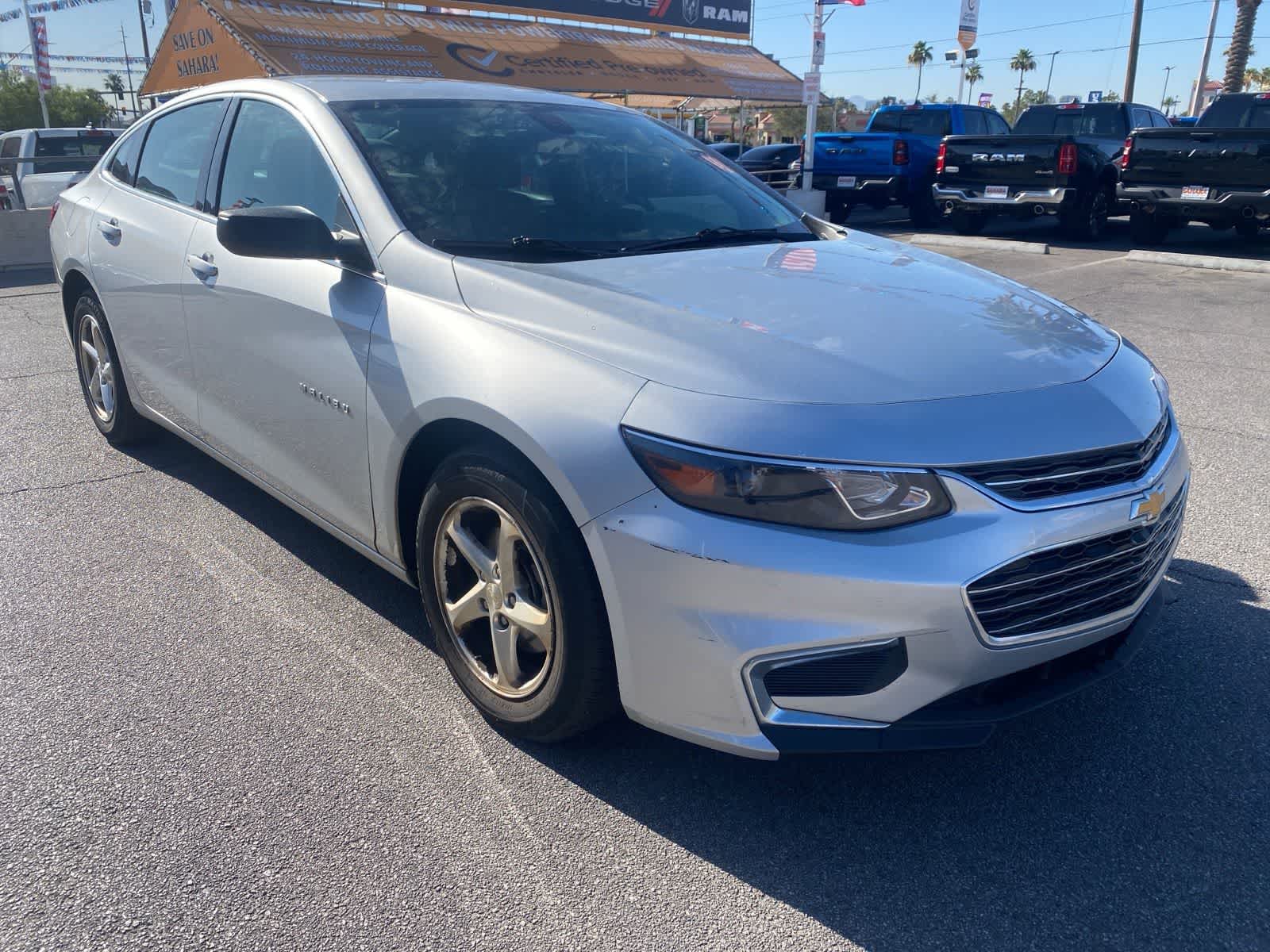 Thumbnail: 2018 Chevrolet Malibu - 4