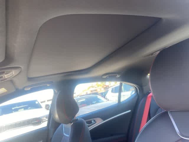 Thumbnail: 2023 Genesis G70 - 16