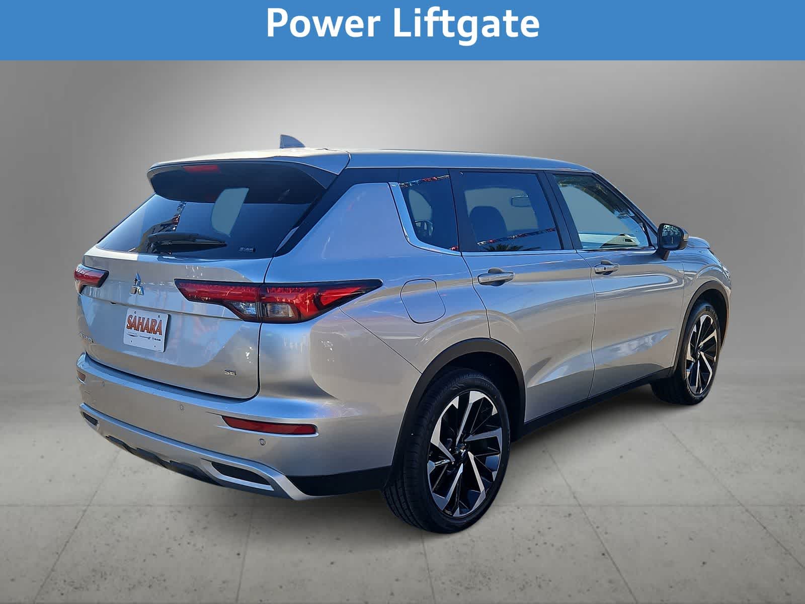 Thumbnail: 2024 Mitsubishi Outlander - 10