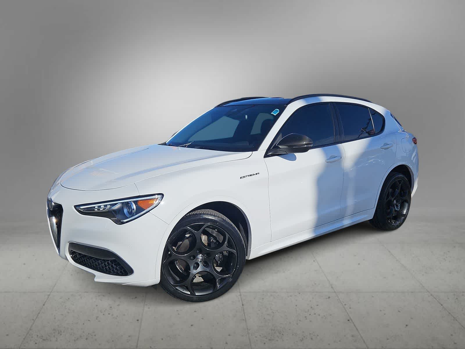 Thumbnail: 2023 Alfa Romeo Stelvio - 1
