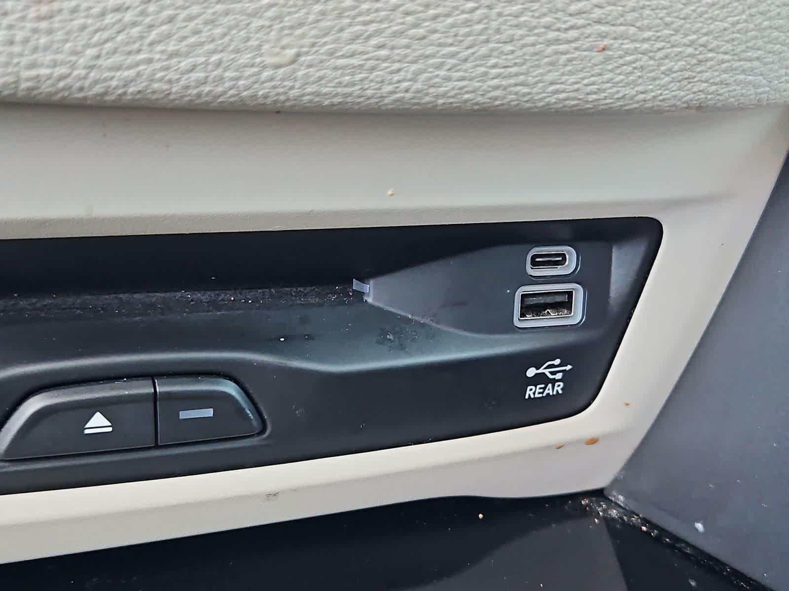 Thumbnail: 2022 Chrysler Pacifica - 33