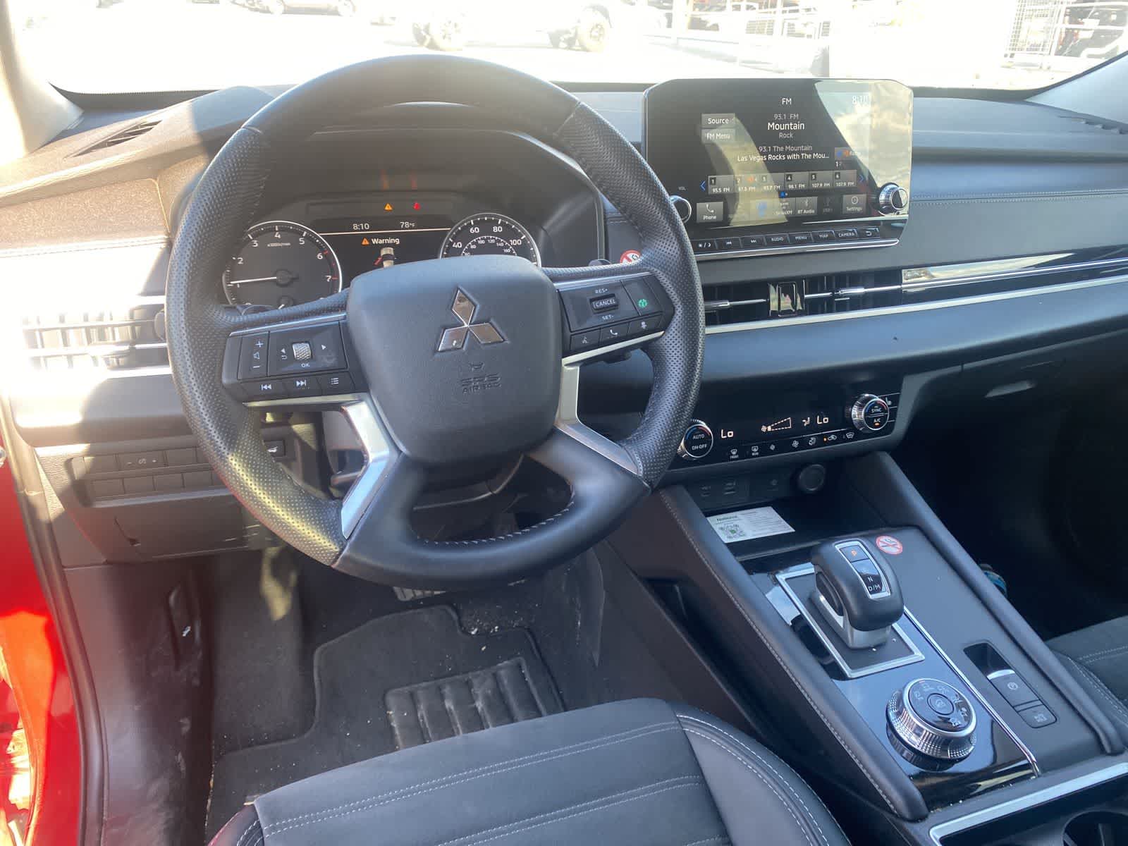 Thumbnail: 2024 Mitsubishi Outlander - 10