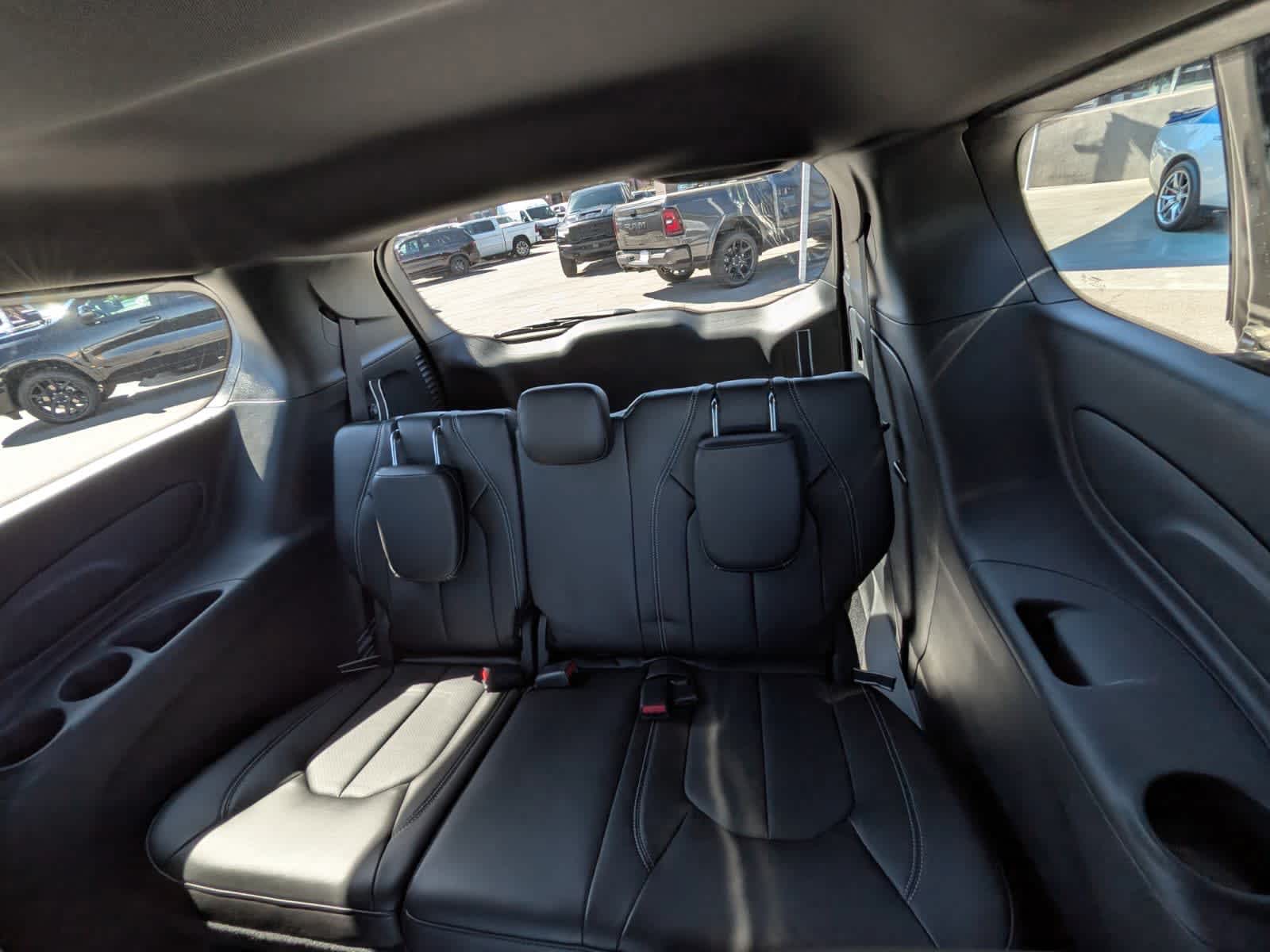 Thumbnail: 2026 Chrysler Pacifica - 24