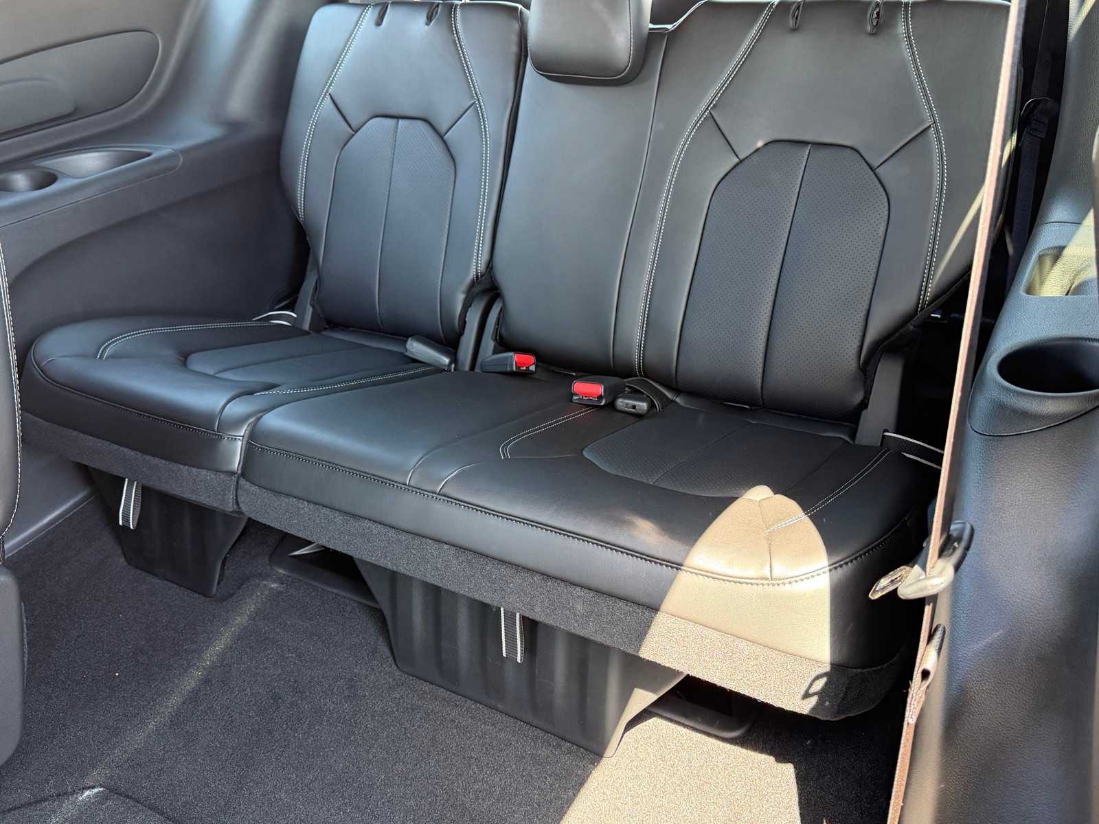 Thumbnail: 2026 Chrysler Pacifica - 25