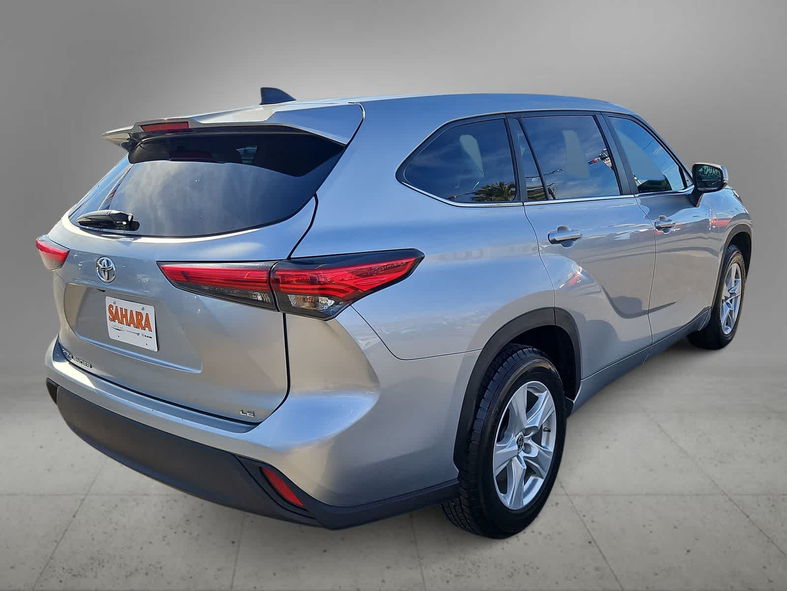 Thumbnail: 2023 Toyota Highlander - 9