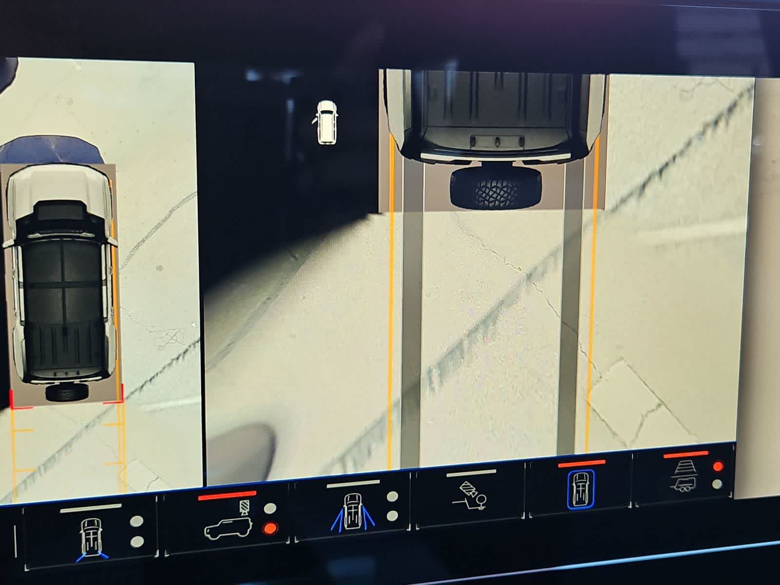 Thumbnail: 2024 GMC Hummer EV - 28