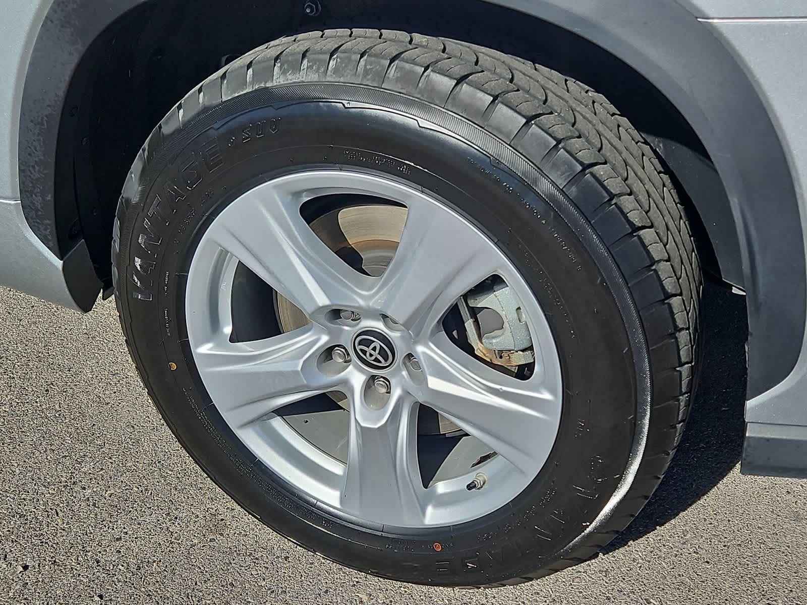 Thumbnail: 2023 Toyota Highlander - 14