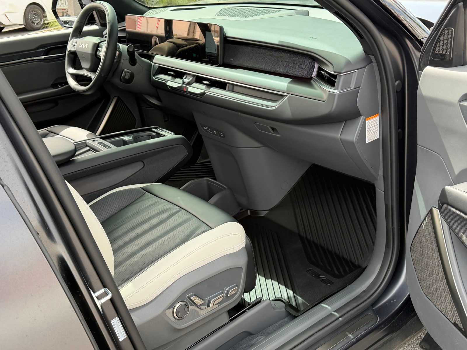Thumbnail: 2026 Kia EV9 - 33