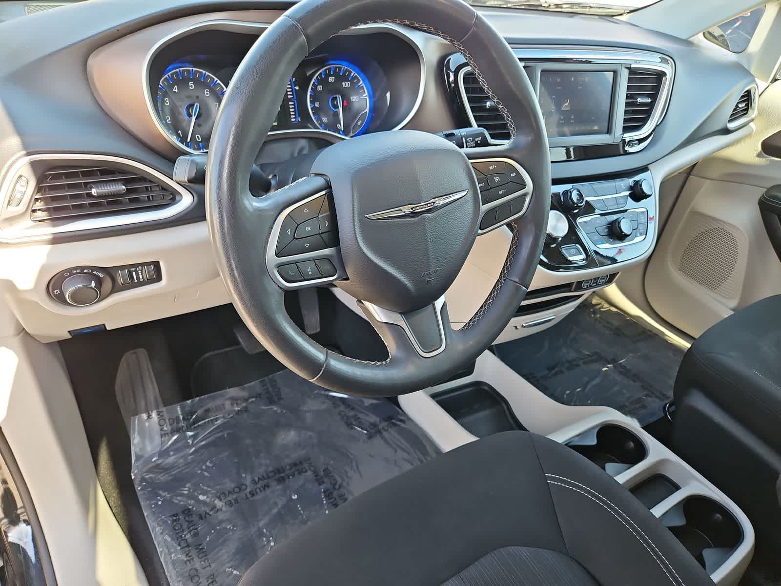 Thumbnail: 2023 Chrysler Voyager - 11