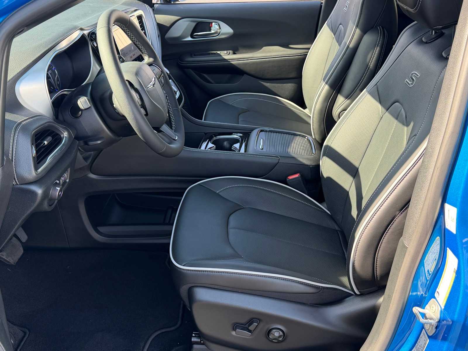 Thumbnail: 2026 Chrysler Pacifica - 24