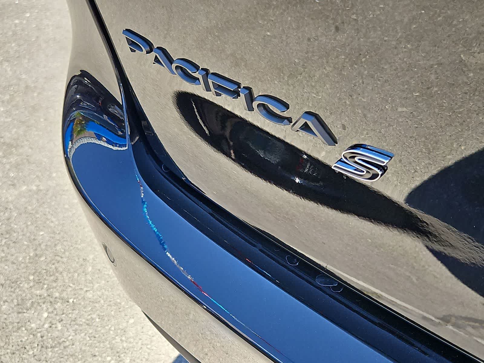 Thumbnail: 2026 Chrysler Pacifica - 12