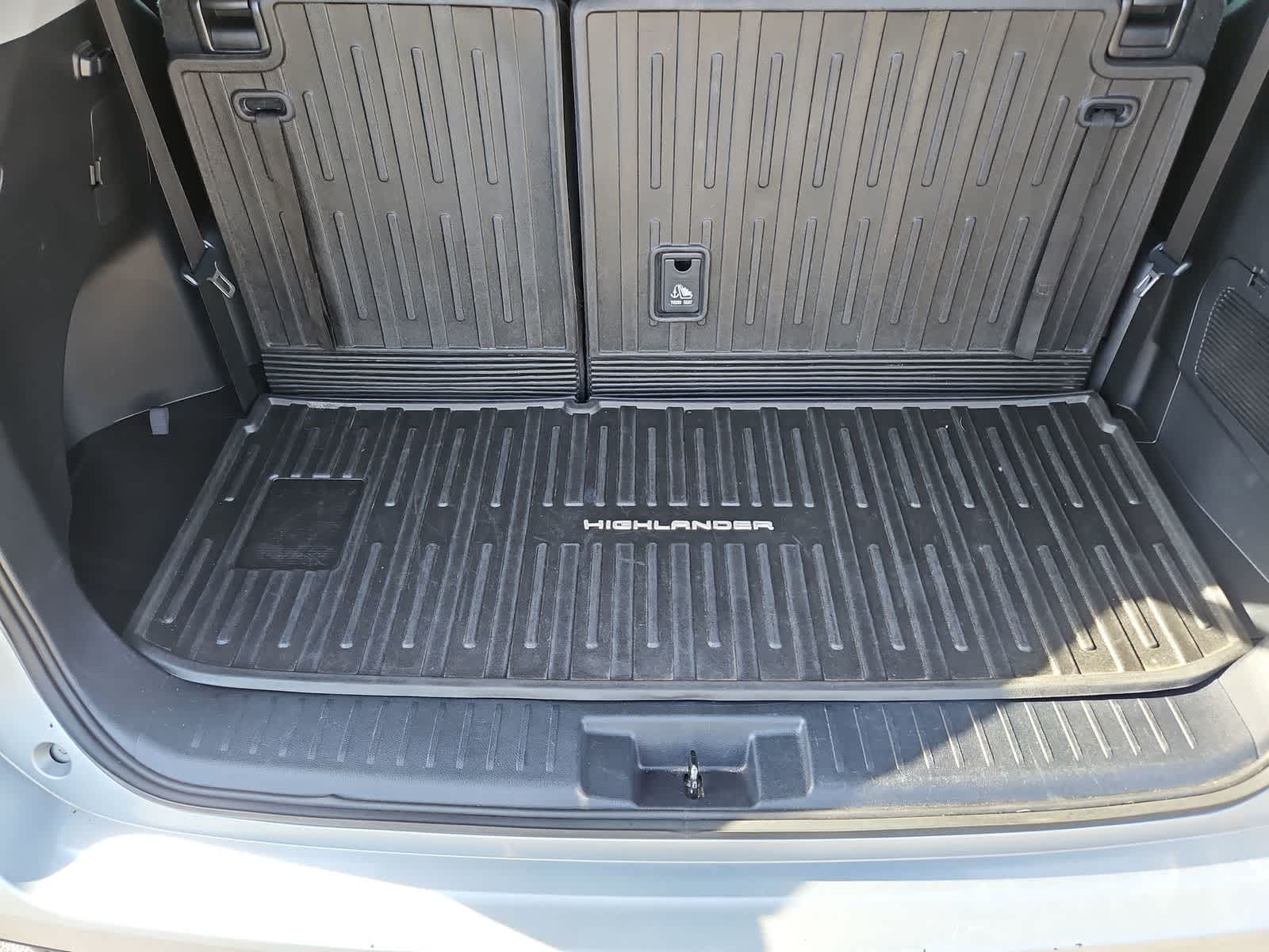 Thumbnail: 2023 Toyota Highlander - 32