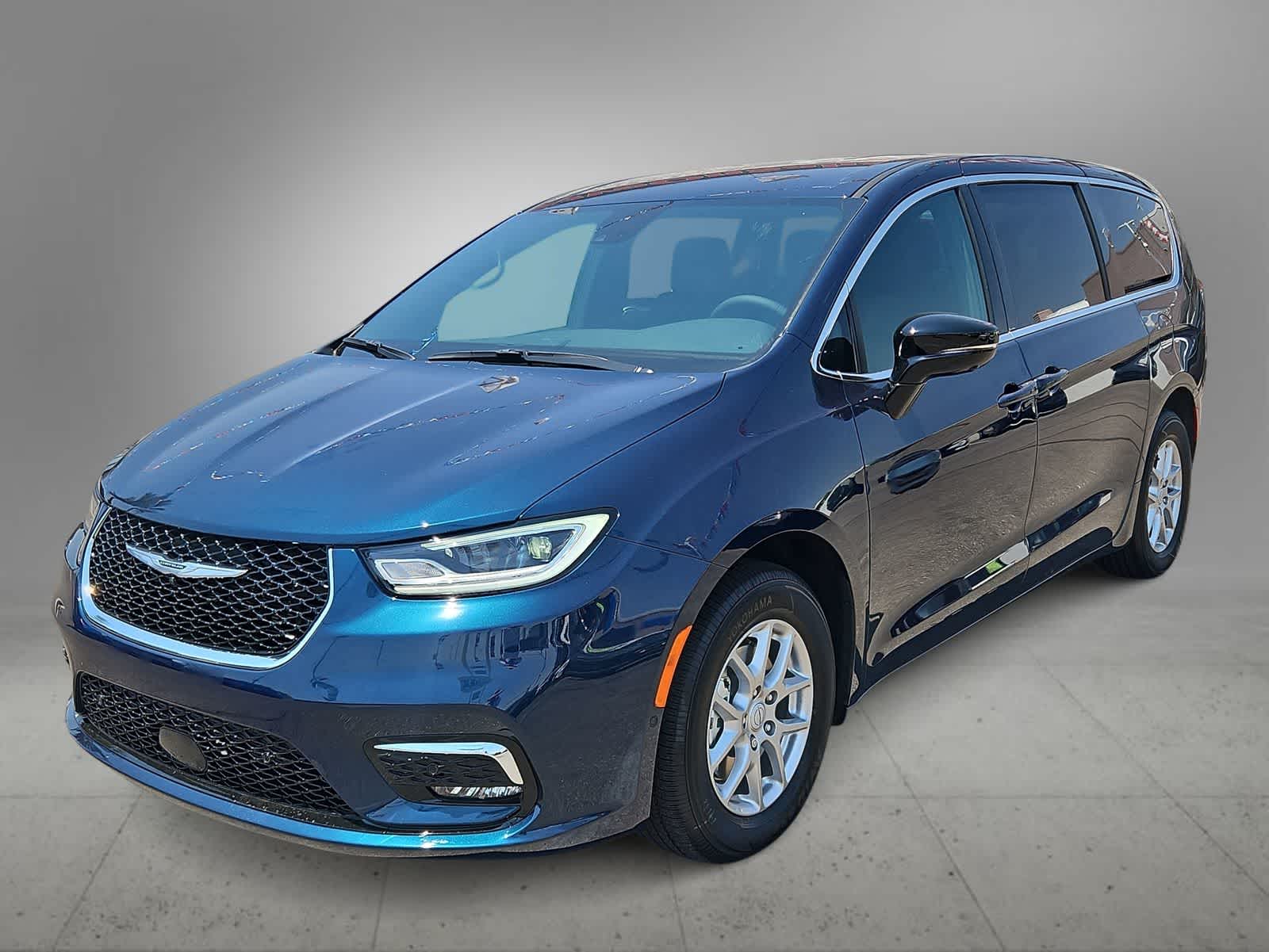 Thumbnail: 2025 Chrysler Pacifica - 4