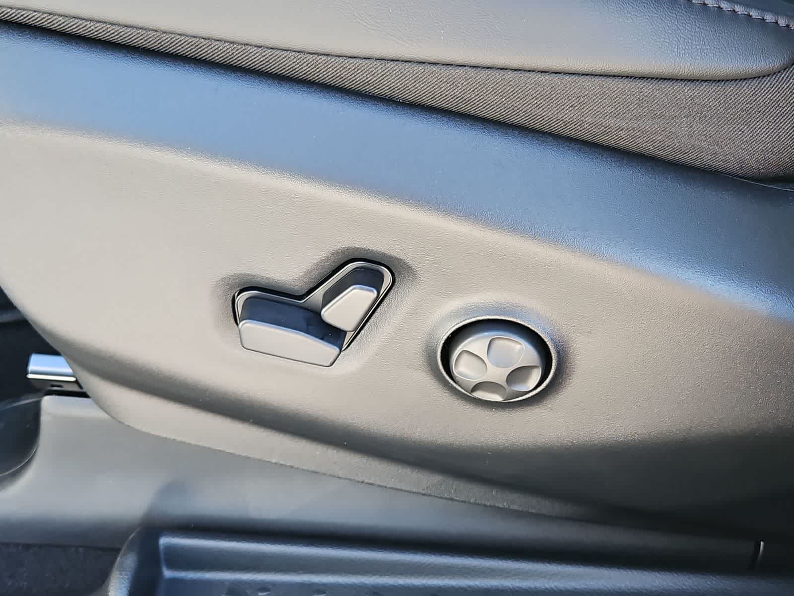 Thumbnail: 2026 Chrysler Pacifica - 17