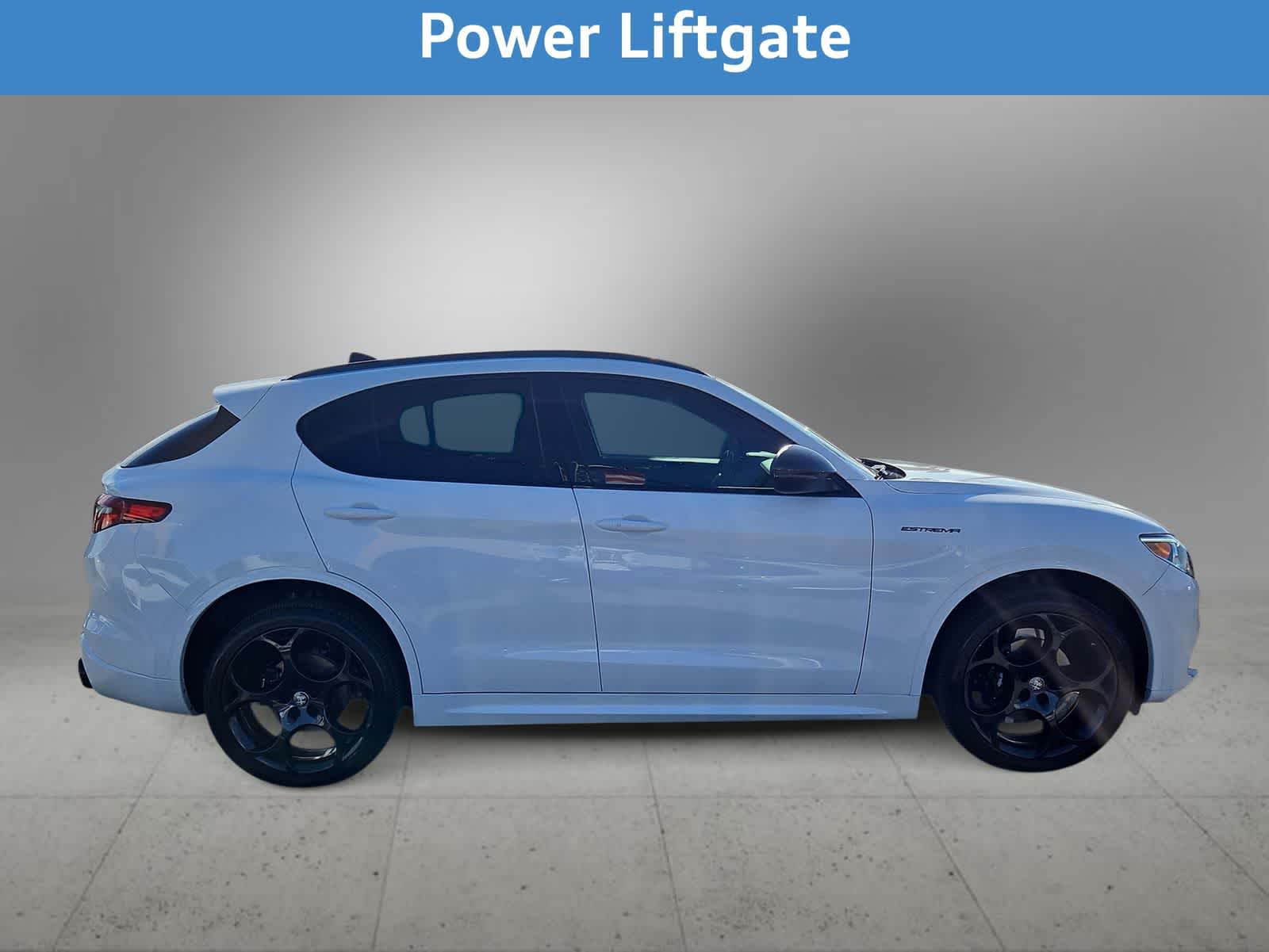 Thumbnail: 2023 Alfa Romeo Stelvio - 11