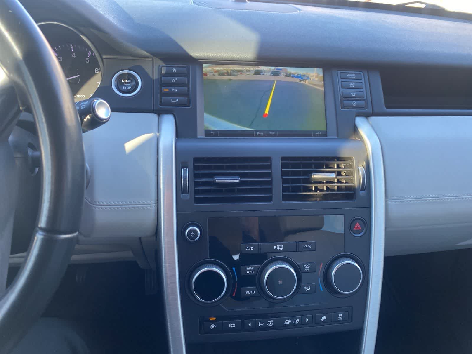 Thumbnail: 2016 Land Rover Discovery Sport - 15