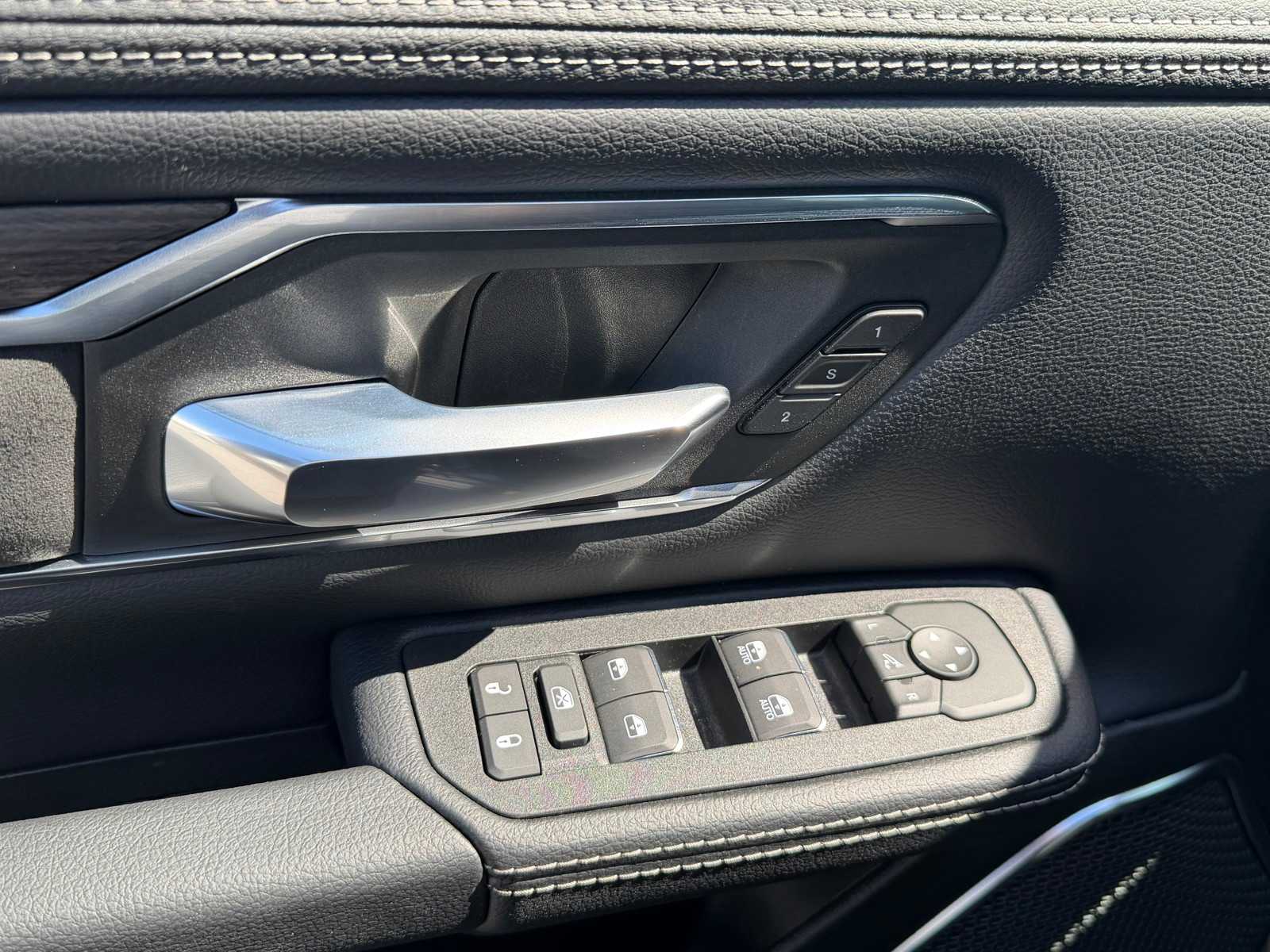 Thumbnail: 2026 RAM 1500 - 28