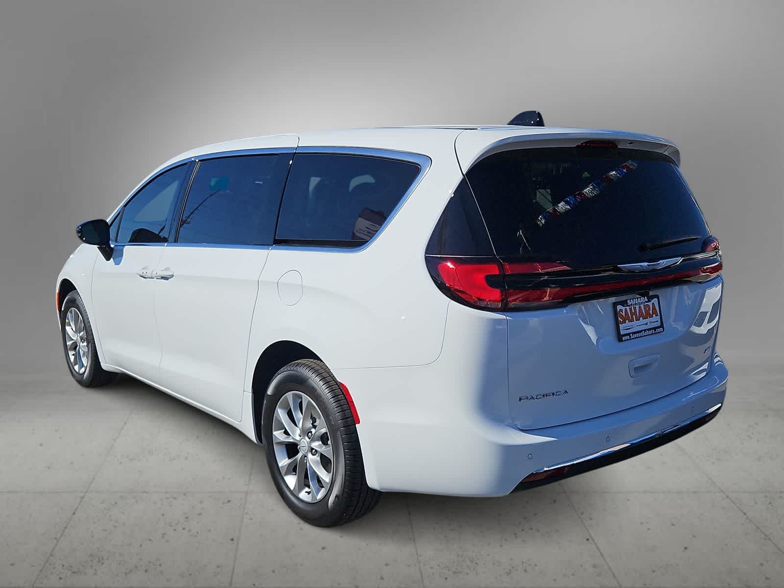 Thumbnail: 2026 Chrysler Pacifica - 6