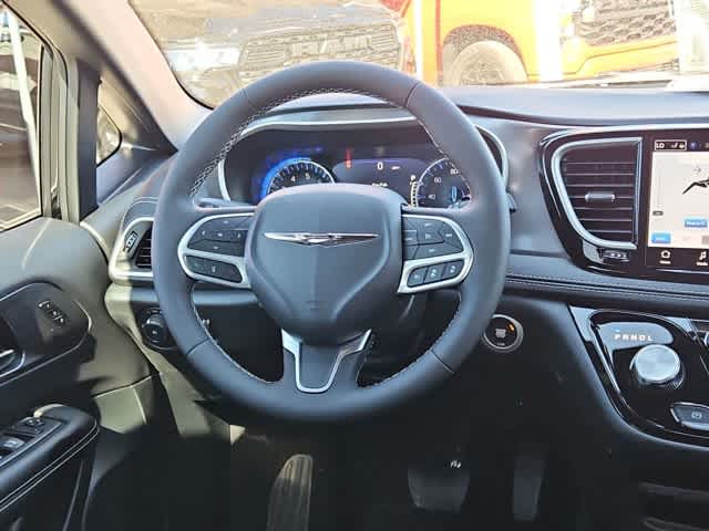 Thumbnail: 2026 Chrysler Pacifica - 22