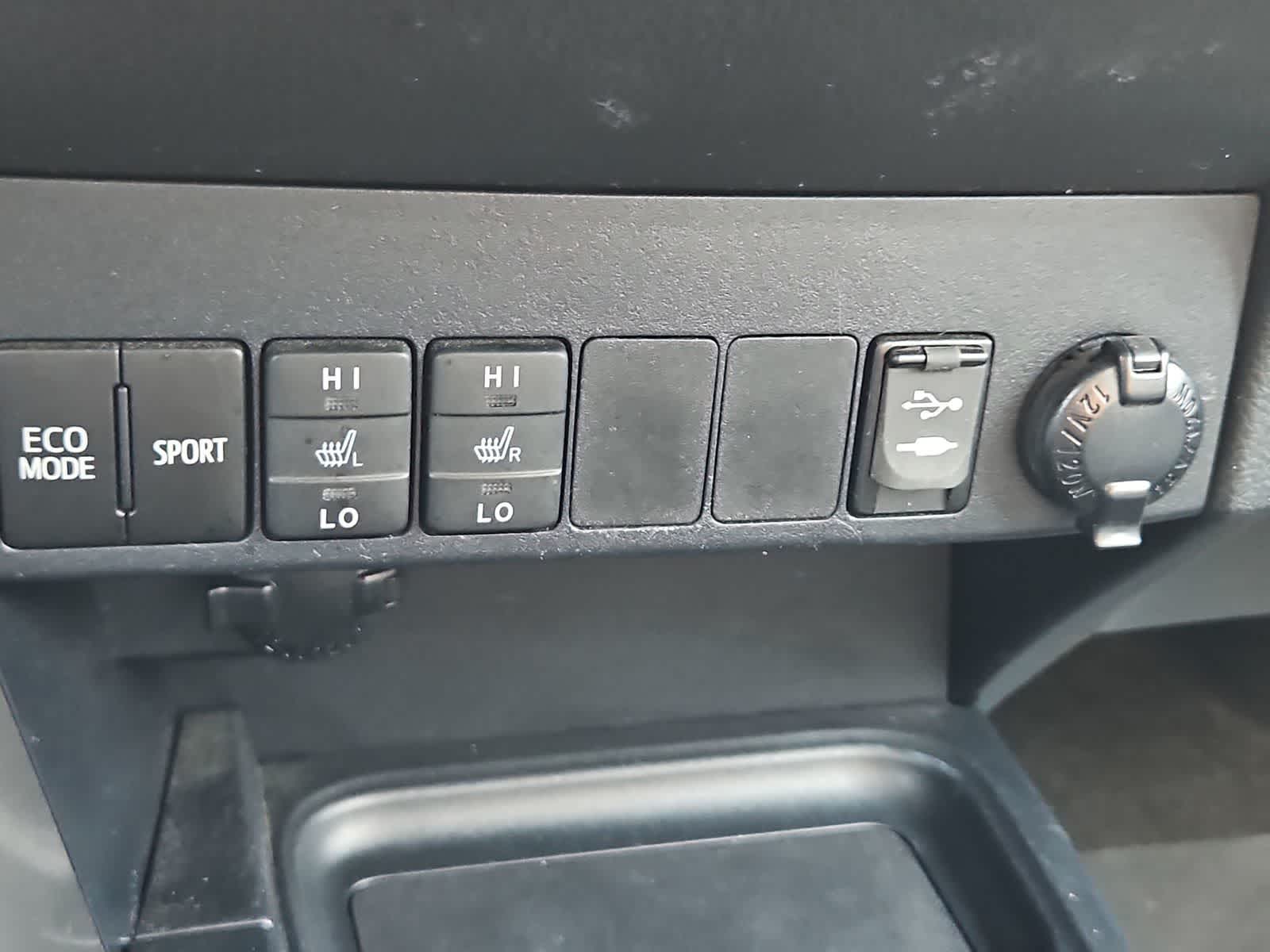 Thumbnail: 2016 Toyota RAV4 - 34