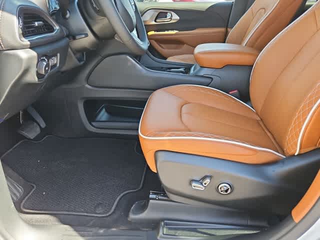 Thumbnail: 2026 Chrysler Pacifica - 16