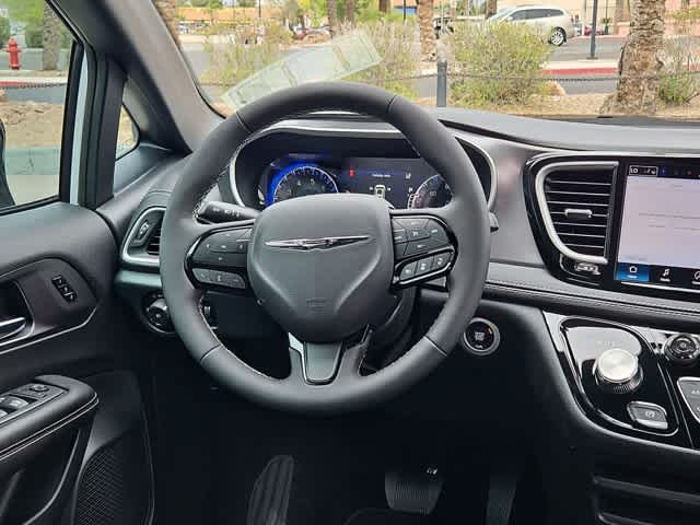 Thumbnail: 2026 Chrysler Pacifica - 26