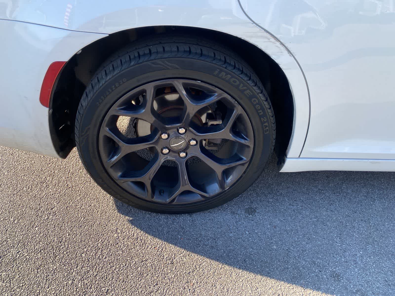 Thumbnail: 2019 Chrysler 300 - 5