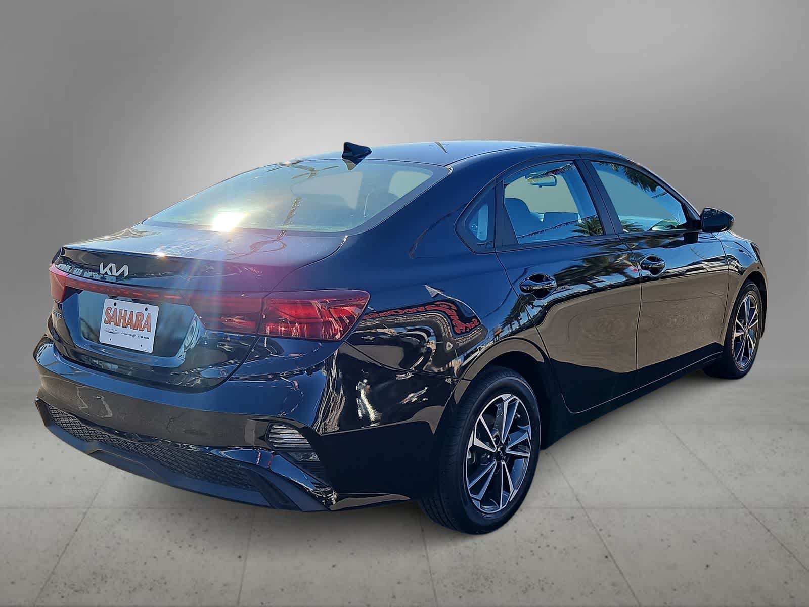 Thumbnail: 2023 Kia Forte - 9