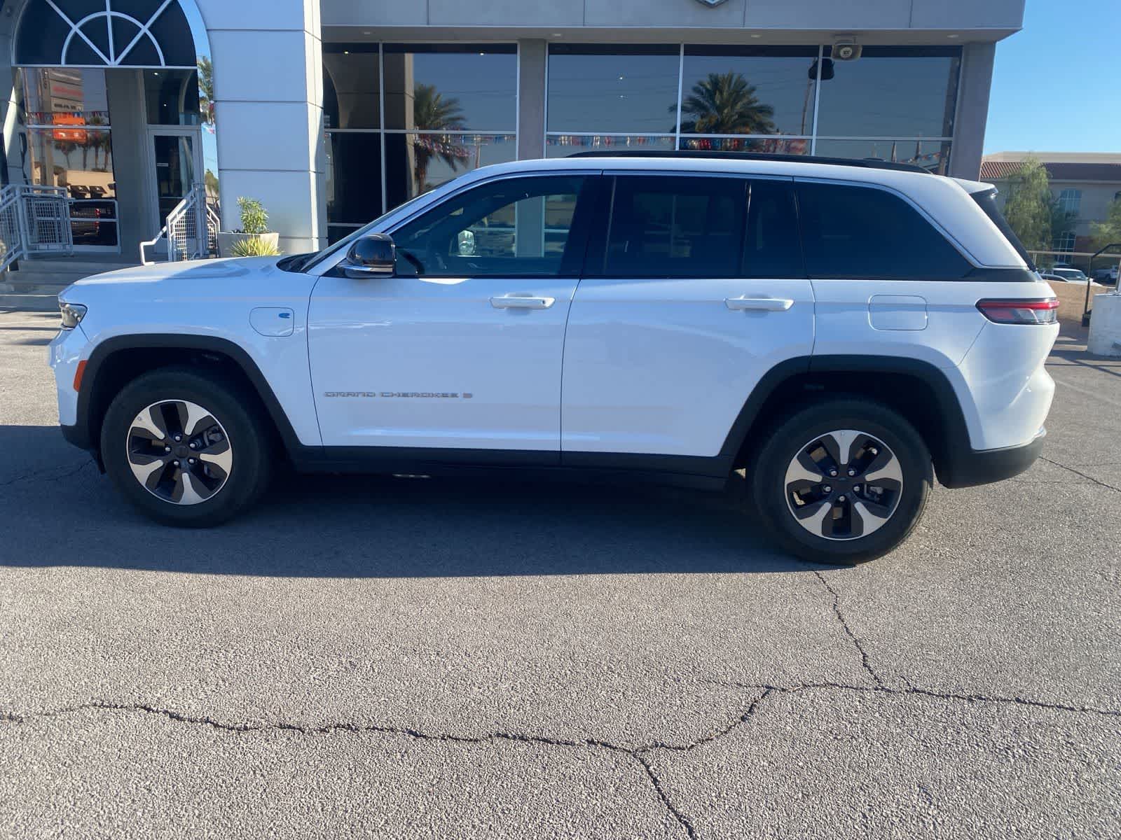 Thumbnail: 2024 Jeep Grand Cherokee - 10