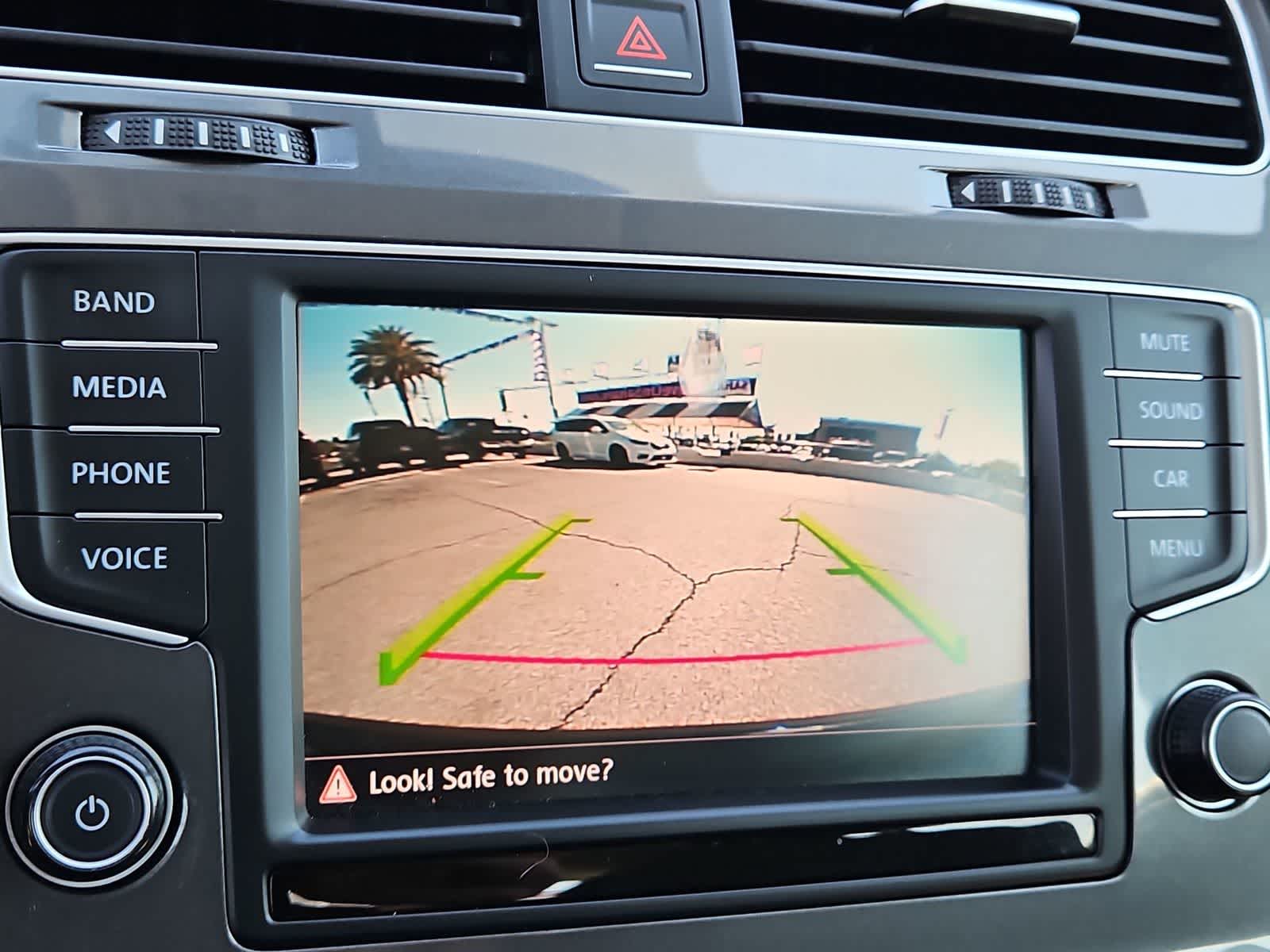 Thumbnail: 2016 Volkswagen e-Golf - 24