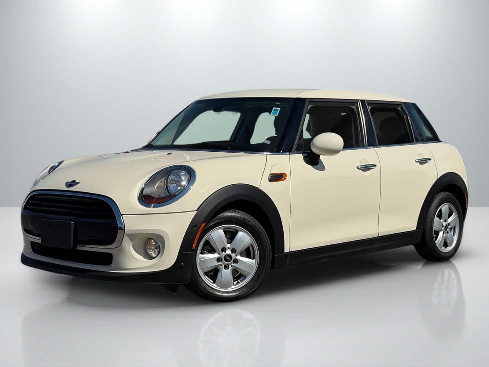 2018 MINI Cooper 4 Door's photo