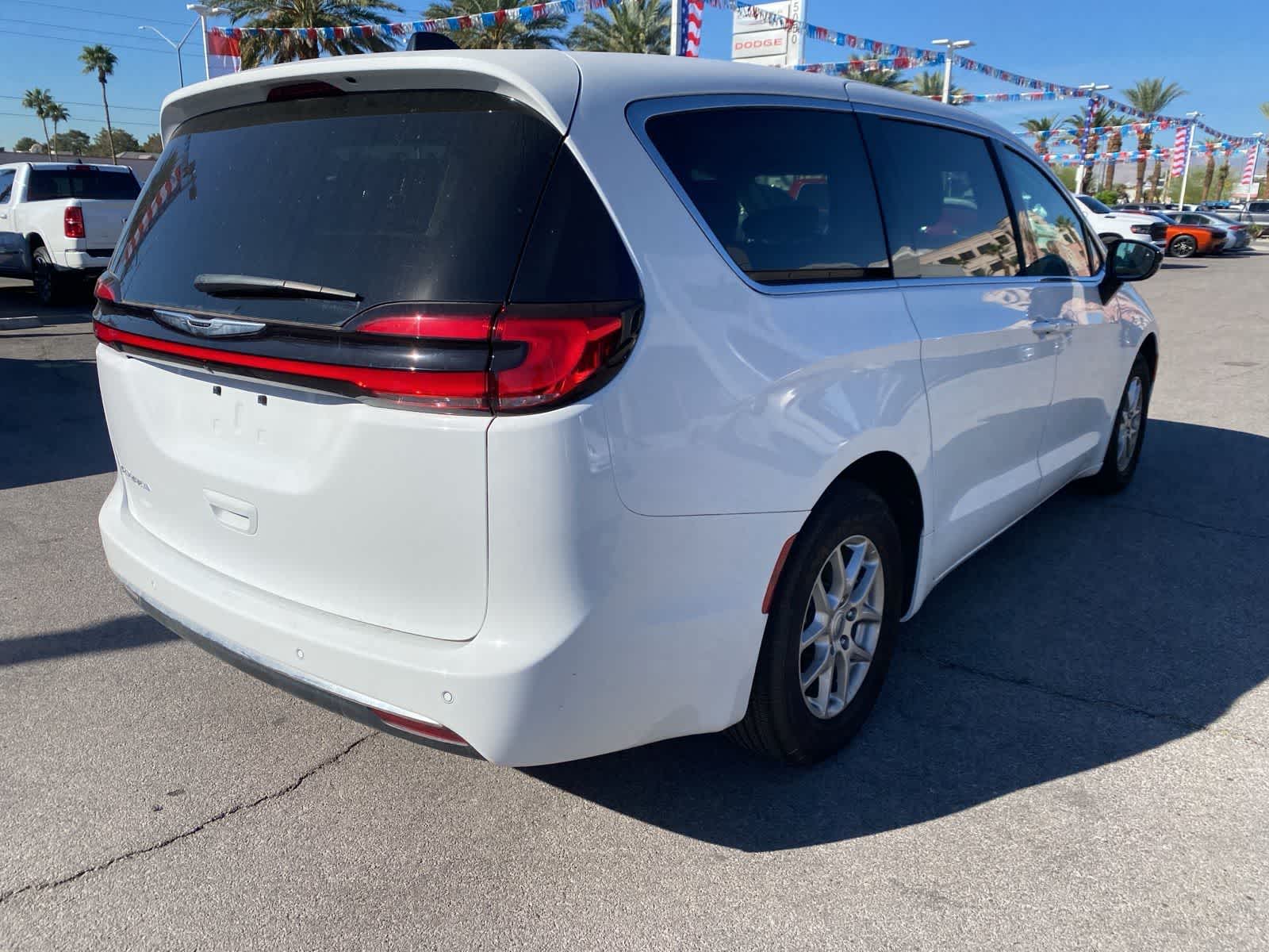 Thumbnail: 2024 Chrysler Pacifica - 7