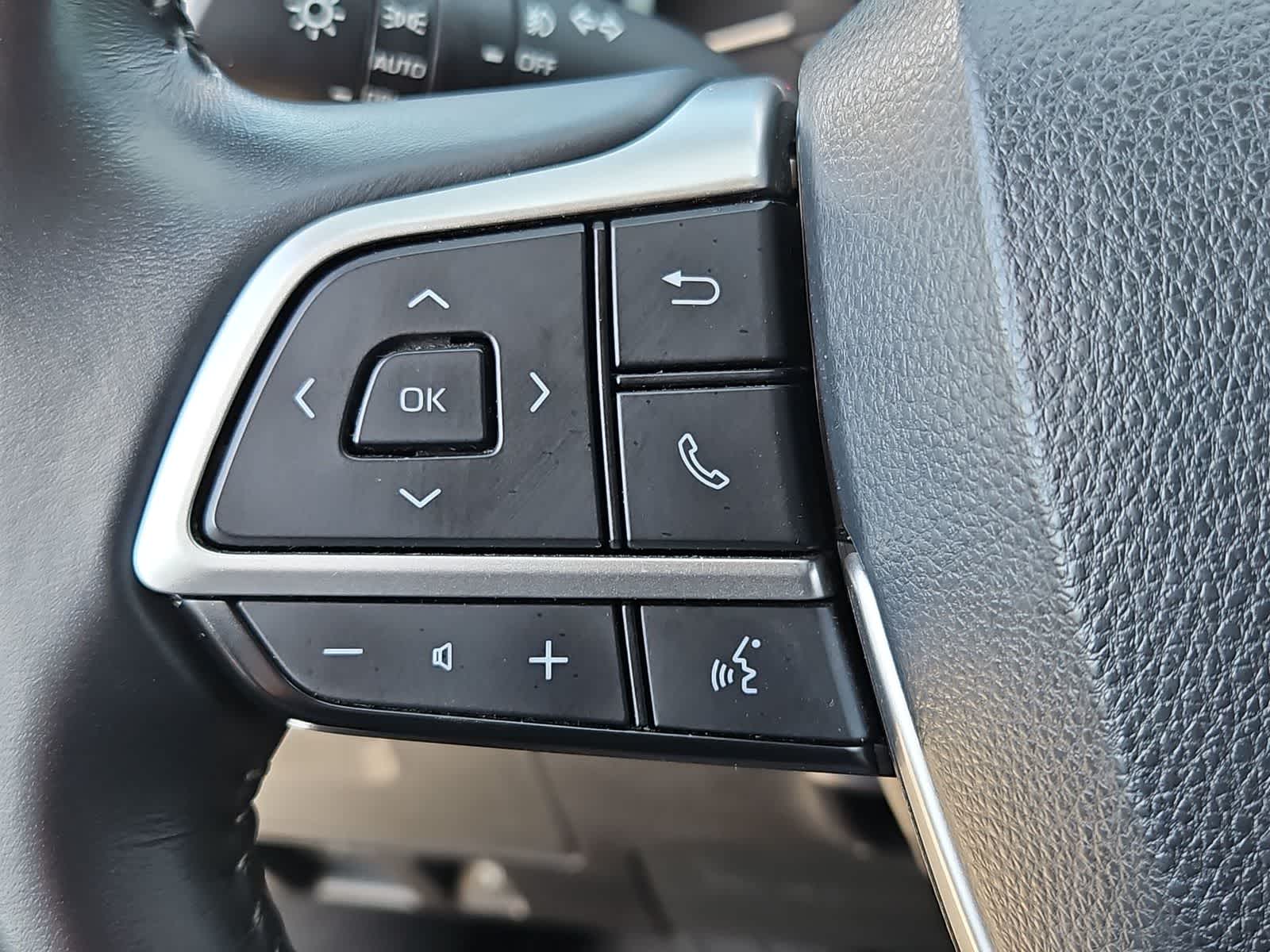 Thumbnail: 2023 Toyota Highlander - 23