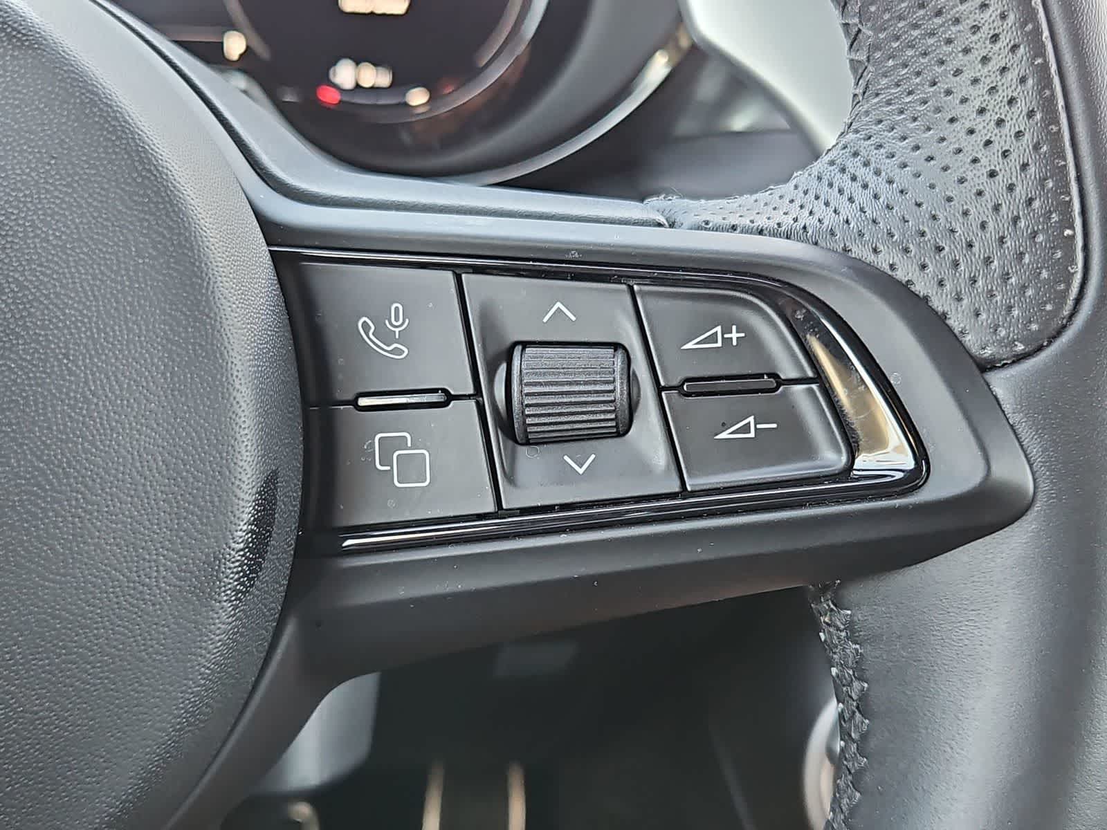 Thumbnail: 2024 Alfa Romeo Tonale - 25