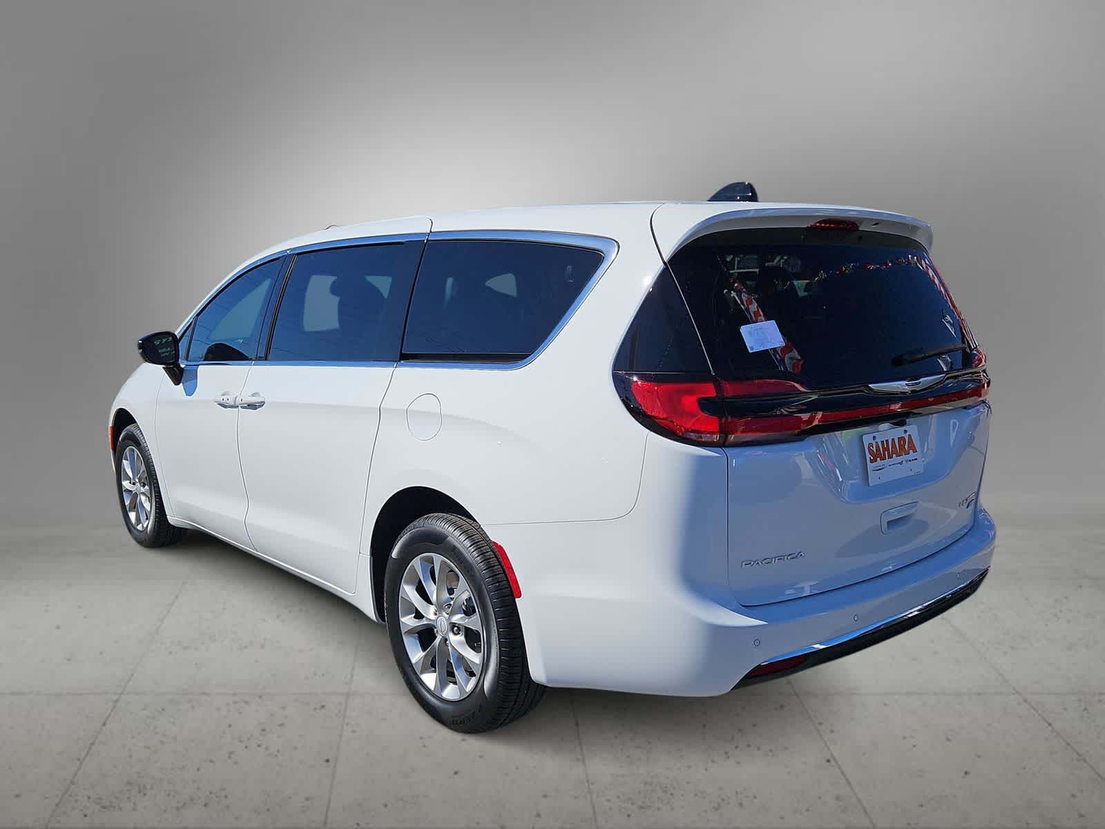 Thumbnail: 2026 Chrysler Pacifica - 6