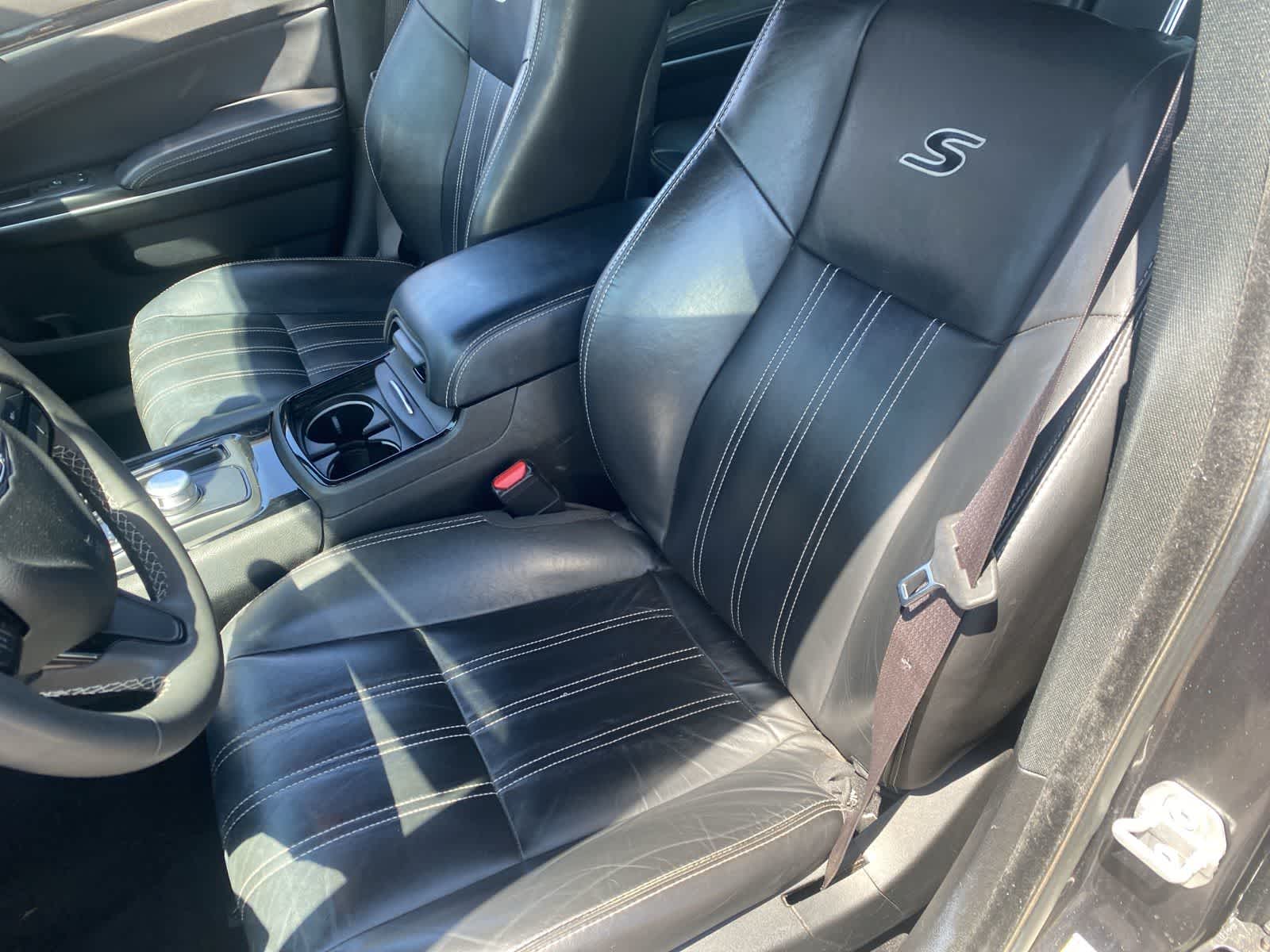 2022 Chrysler 300 S 12