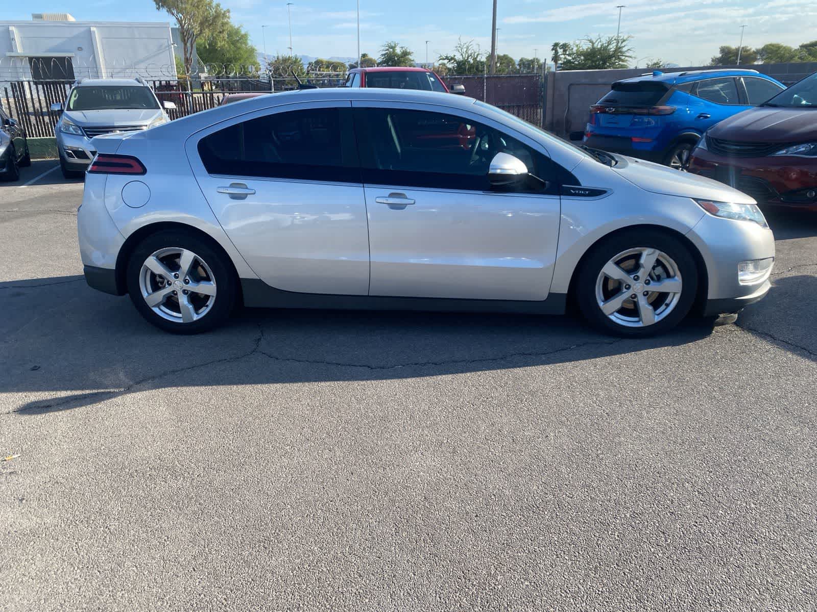 Thumbnail: 2013 Chevrolet Volt - 4