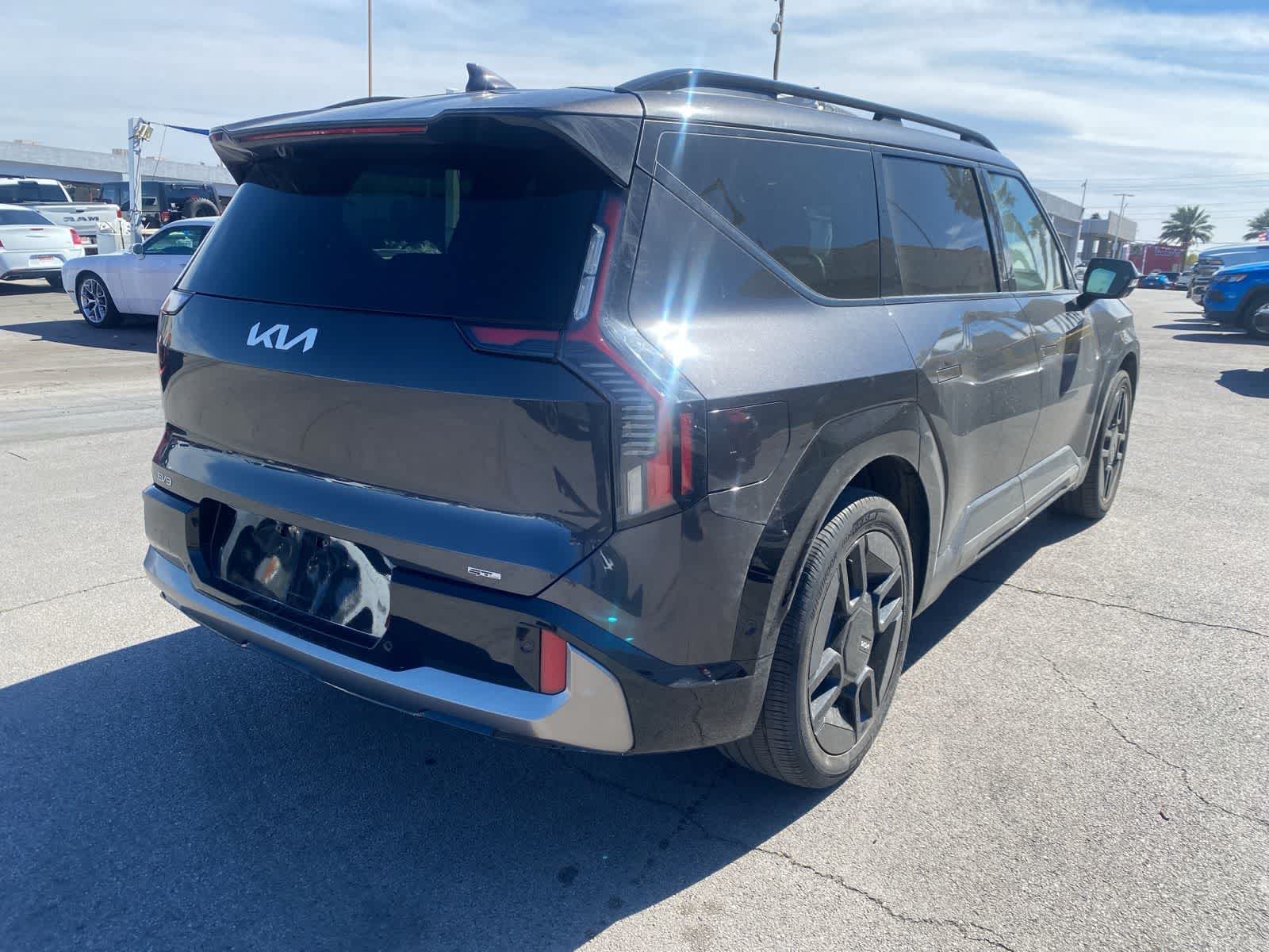 Thumbnail: 2024 Kia EV9 - 7