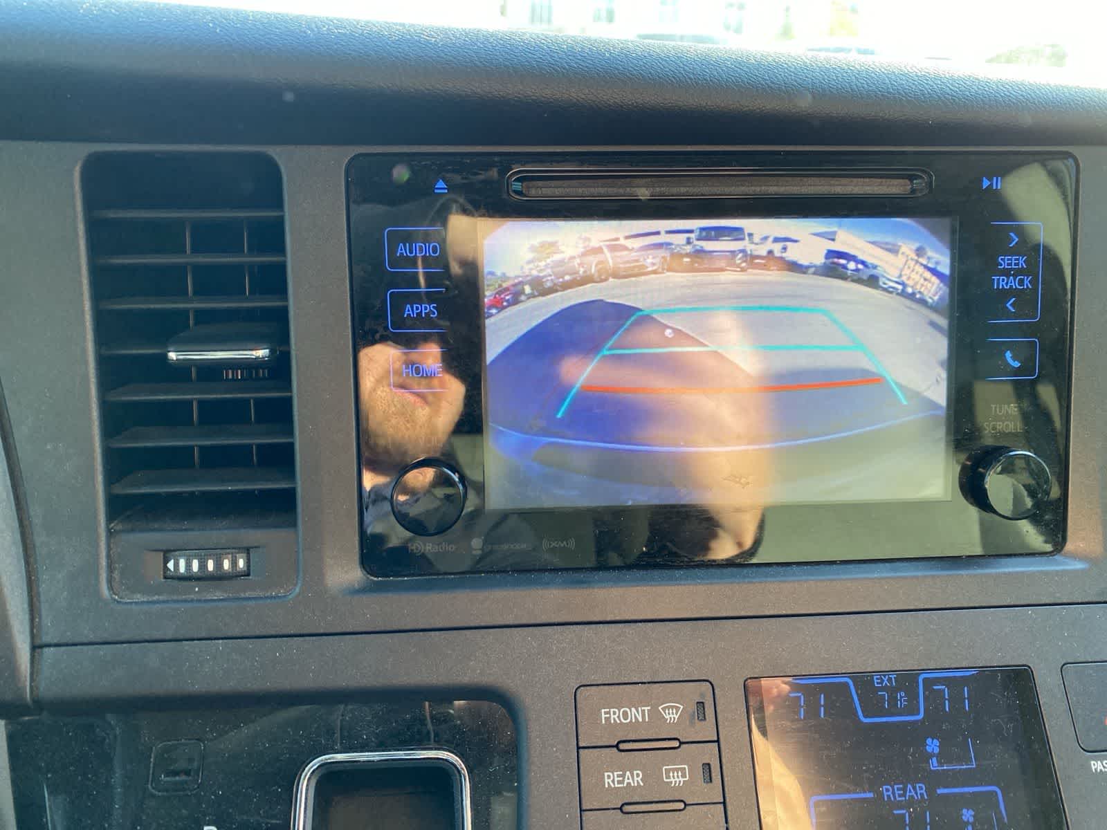 Thumbnail: 2017 Toyota Sienna - 15